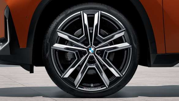 21" M Performance könnyűfém keréktárcsa, duplaküllős 877 M, kétszínű.